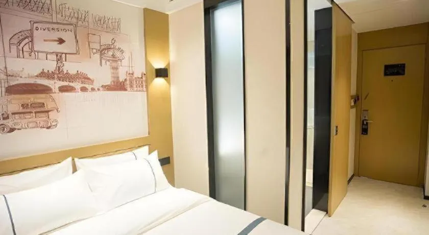 Bed in City Comfort Inn Taizhou Wanda Plaza