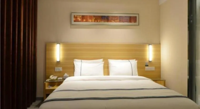 Bed in City Comfort Inn Huanggang Qichun Exhibition Center