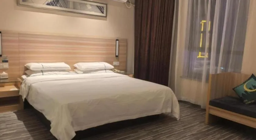 Bed in City Comfort Inn Huanggang Qichun Exhibition Center