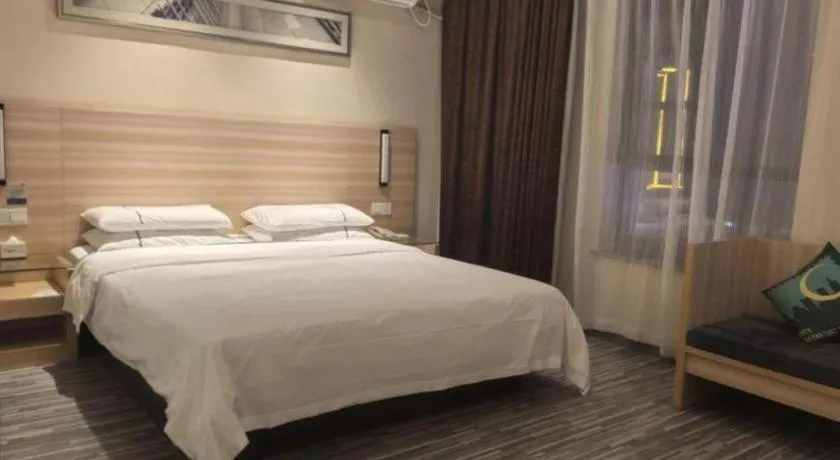 Bed in City Comfort Inn Huanggang Qichun Exhibition Center