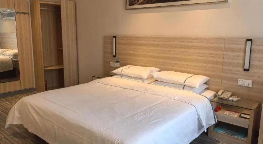 Bed in City Comfort Inn Huanggang Qichun Exhibition Center