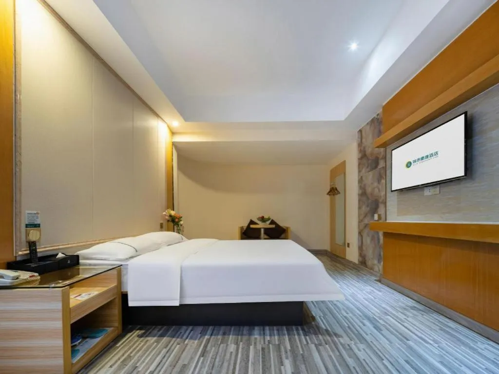 Bed in City Comfort Inn Zhanjiang Mazhang Pedestrian Street High-speed Railway West Station