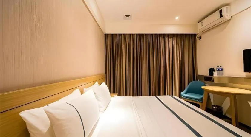 Bed in City Comfort Inn Wuhan International Expo Center Qianjin Village Metro Station