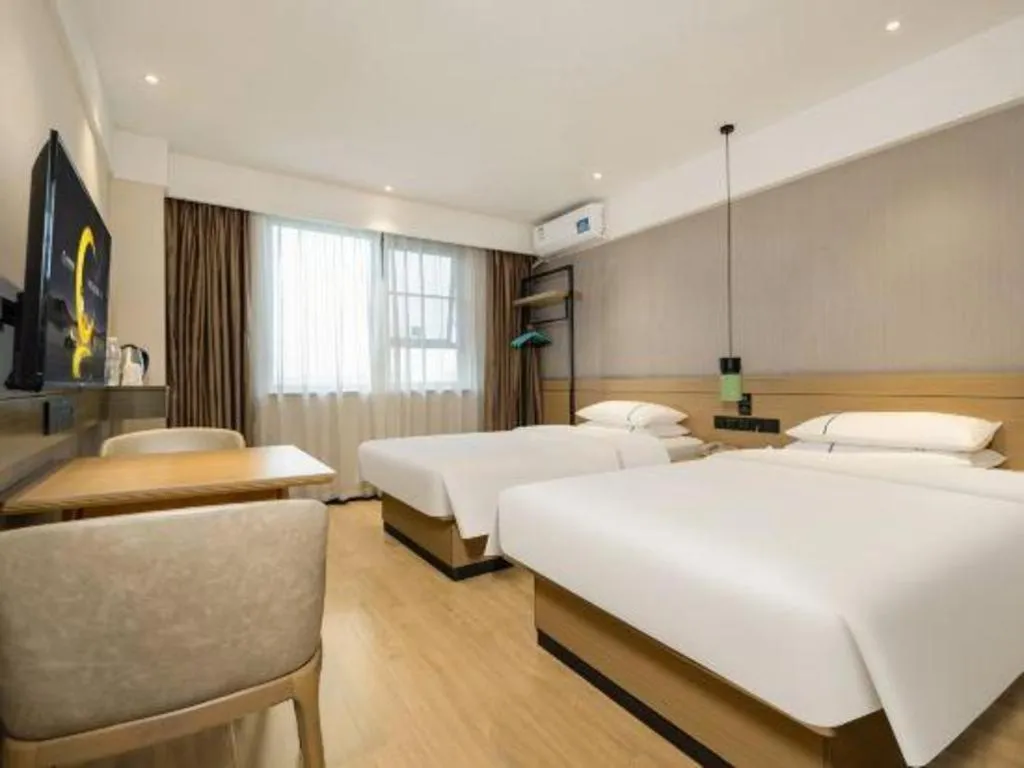 Bed in City Comfort Inn Wuzhou Municipal Government Vocational College