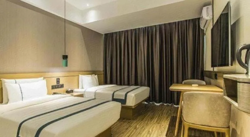 Bed in City Comfort Inn Wuzhou Municipal Government Vocational College