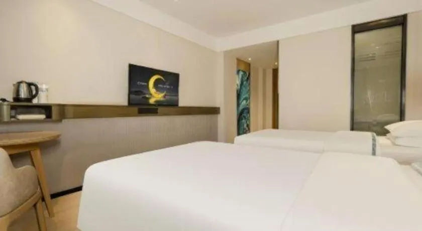 Bed in City Comfort Inn Wuzhou Municipal Government Vocational College