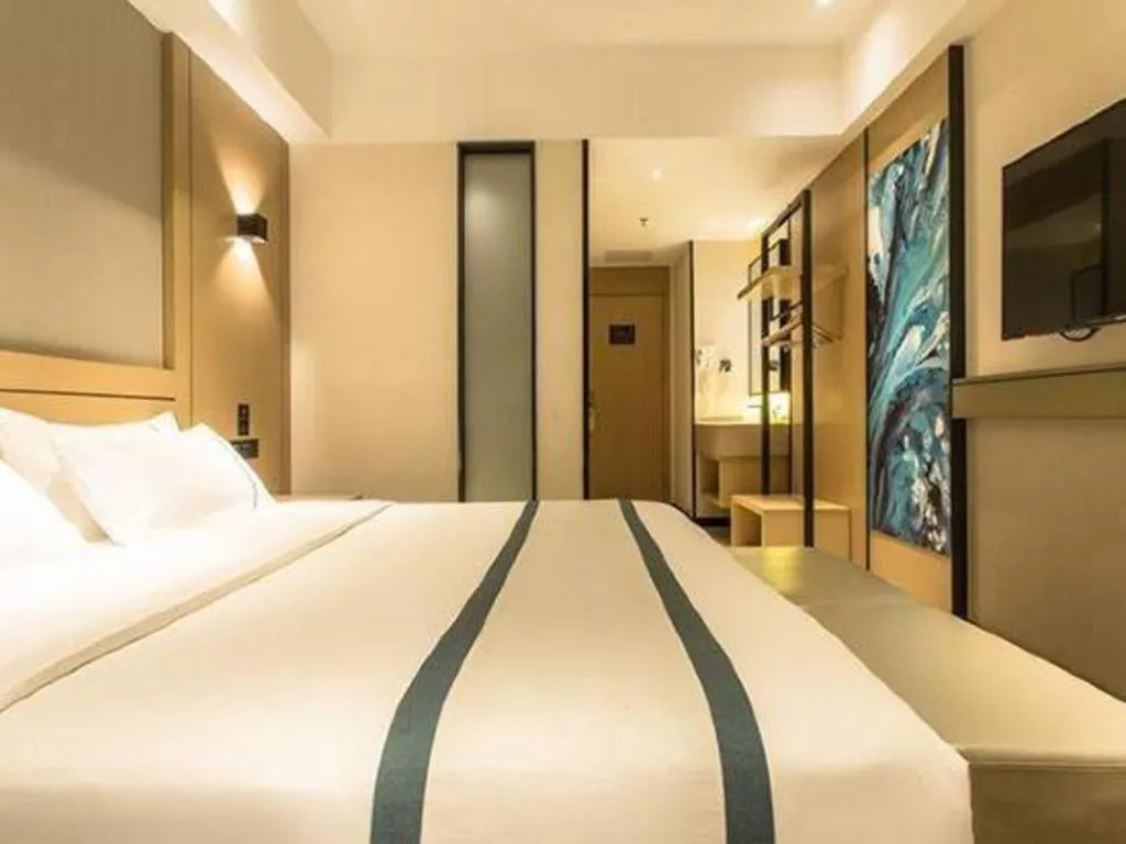Bed in City Comfort Inn Wuzhou Municipal Government Vocational College