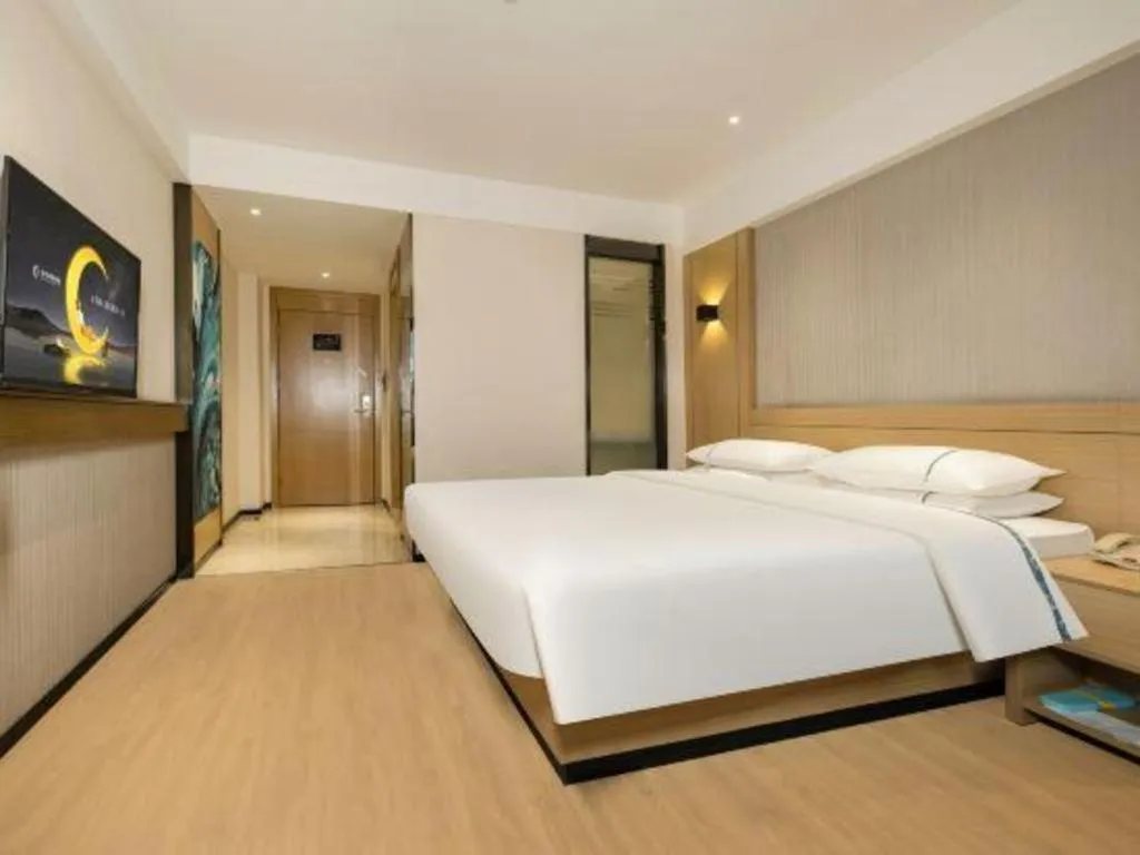Bed in City Comfort Inn Wuzhou Municipal Government Vocational College