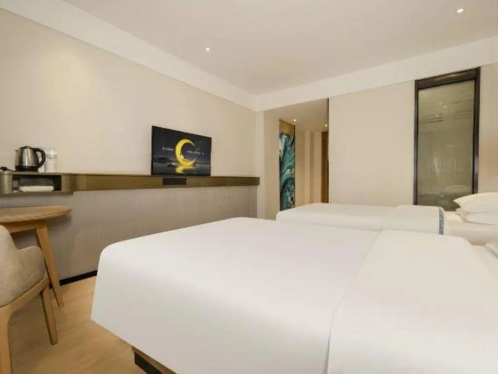 Bed in City Comfort Inn Wuzhou Municipal Government Vocational College