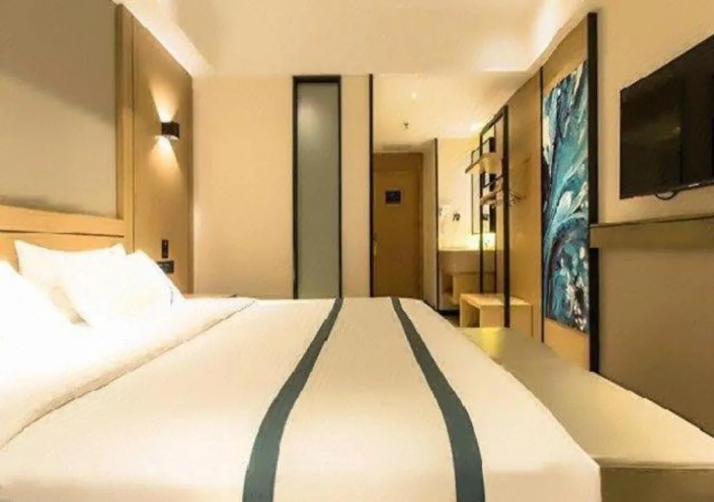 Bed in City Comfort Inn Wuzhou Municipal Government Vocational College
