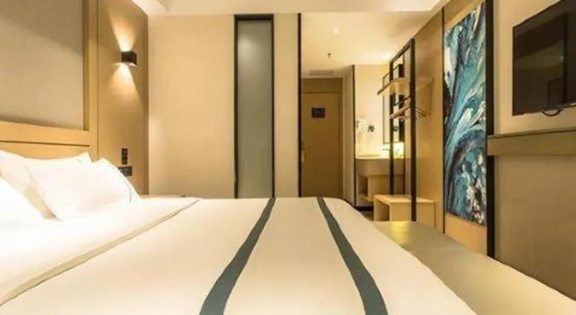 Bed in City Comfort Inn Wuzhou Municipal Government Vocational College