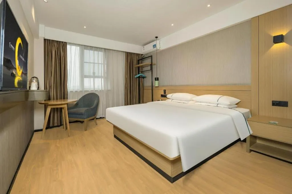 Bed in City Comfort Inn Wuzhou Municipal Government Vocational College