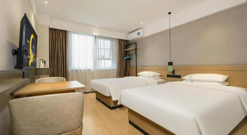 Bed in City Comfort Inn Wuzhou Municipal Government Vocational College