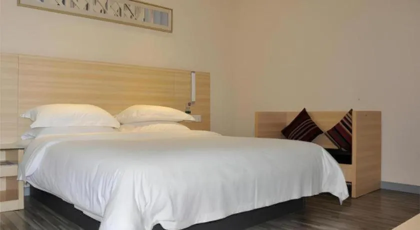 Bed in City Comfort Inn Changsha West Station Lugu Meixi Lake East Branch