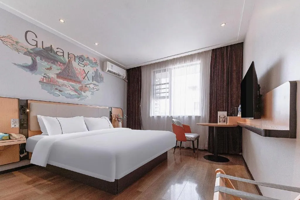 Bed in City Comfort Inn Liuzhou High-speed Railway Station