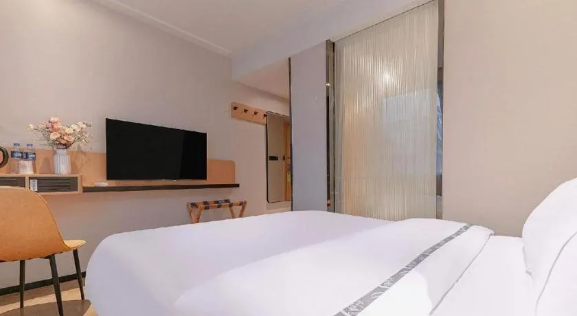 Bed in City Comfort Inn Liuzhou High-speed Railway Station