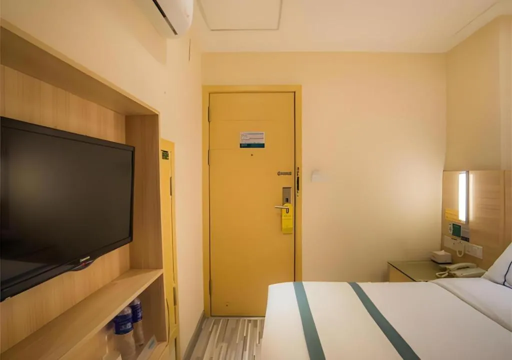 Bed in City Comfort Inn Liuzhou High-speed Railway Station