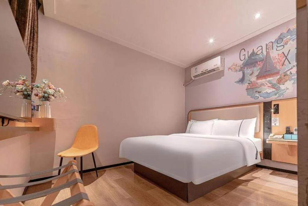 Bed in City Comfort Inn Liuzhou High-speed Railway Station