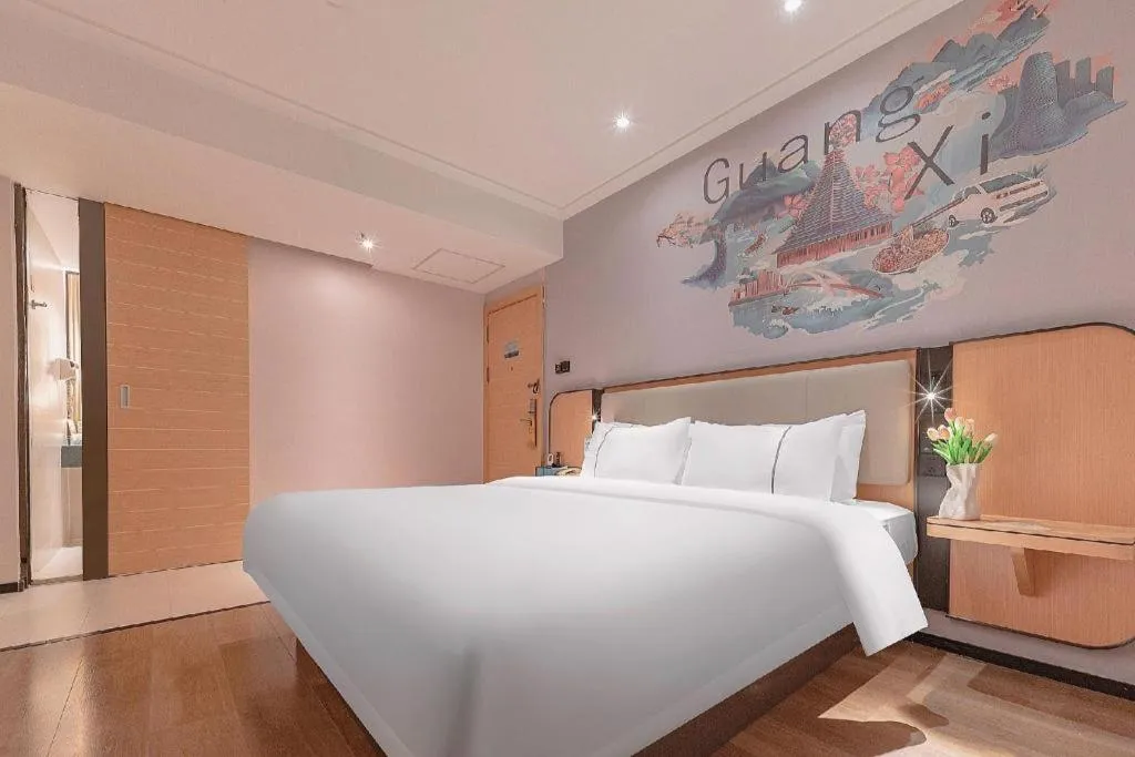 Bed in City Comfort Inn Liuzhou High-speed Railway Station