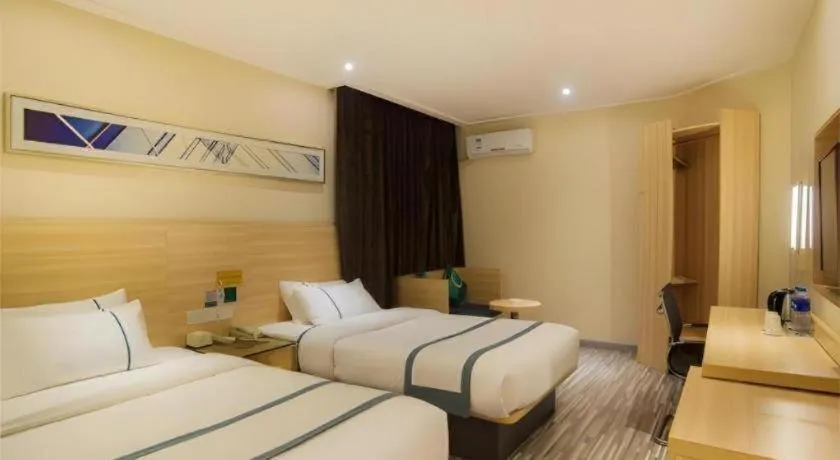 Bed in City Comfort Inn Liuzhou High-speed Railway Station