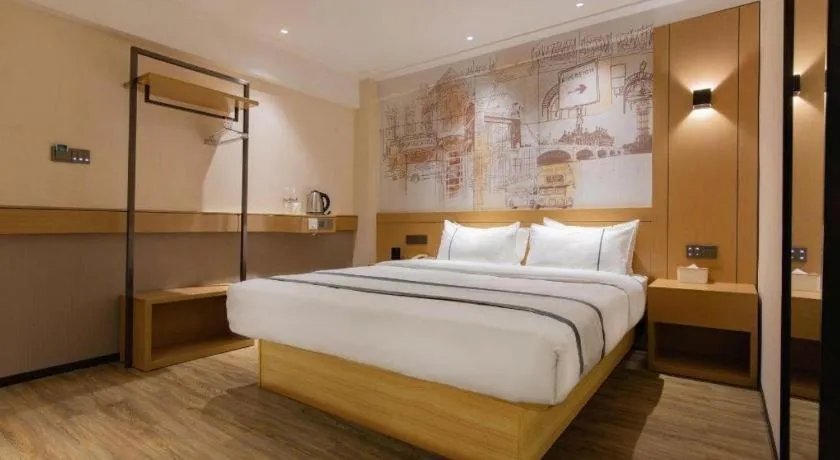 Bed in City Comfort Inn Guilin Two Rivers and Four Lakes Sun and Moon Shuangta