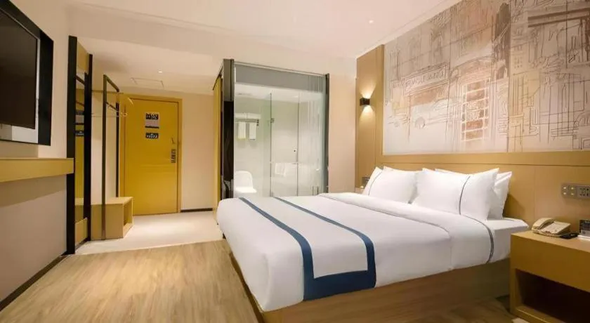 Bed in City Comfort Inn Guilin Two Rivers and Four Lakes Sun and Moon Shuangta