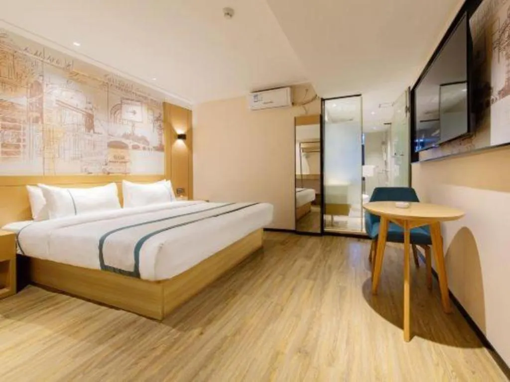 Bed in City Comfort Inn Guilin Two Rivers and Four Lakes Sun and Moon Shuangta