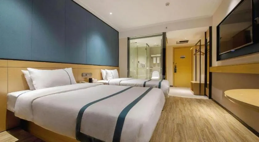 Bed in City Comfort Inn Guilin Two Rivers and Four Lakes Sun and Moon Shuangta