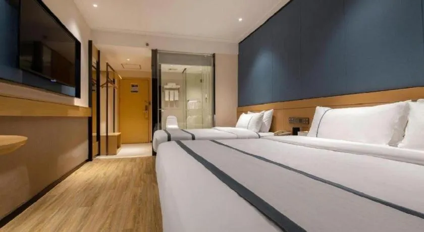 Bed in City Comfort Inn Guilin Two Rivers and Four Lakes Sun and Moon Shuangta