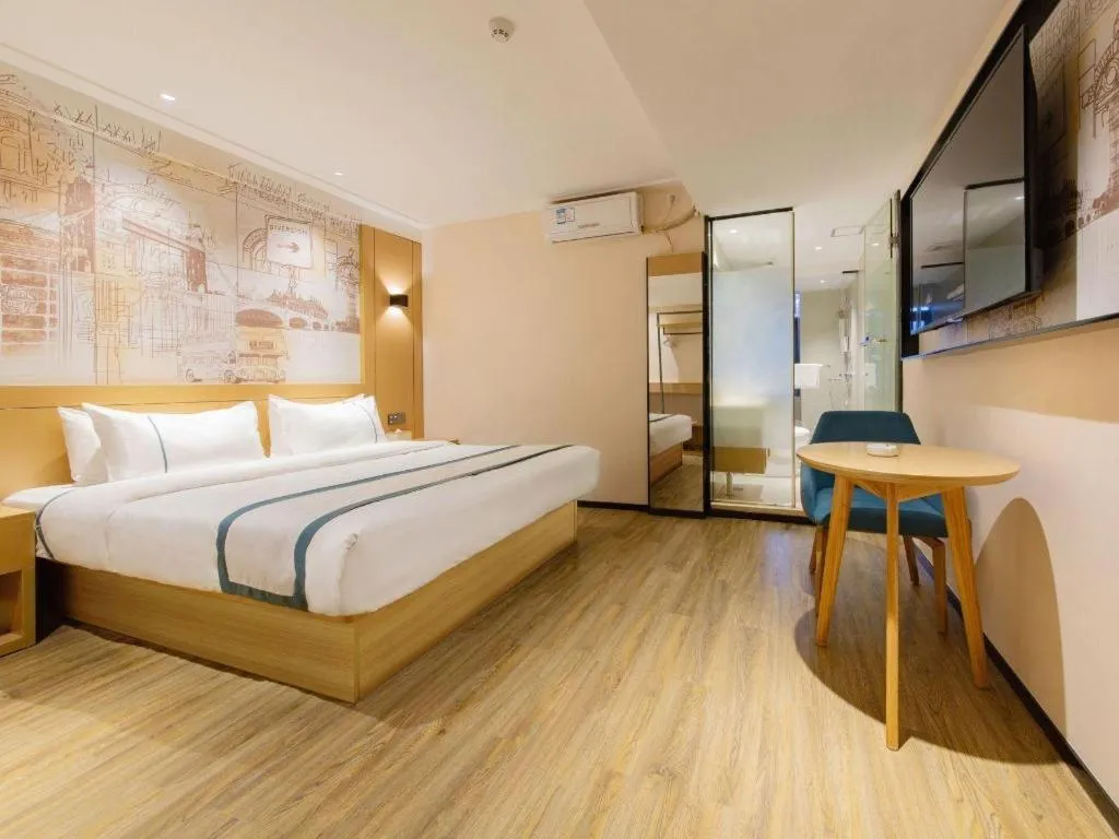 Bed in City Comfort Inn Guilin Two Rivers and Four Lakes Sun and Moon Shuangta