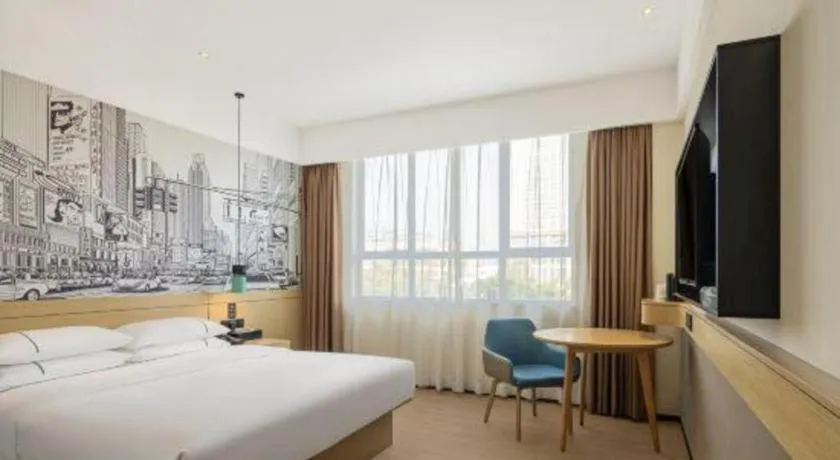 Bed in City Comfort Inn Guilin Two Rivers and Four Lakes Sun and Moon Shuangta