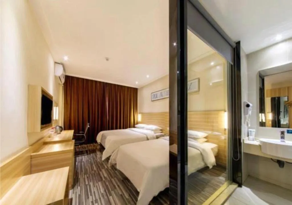 Bed in City Comfort Inn Guilin Two Rivers and Four Lakes Sun and Moon Shuangta