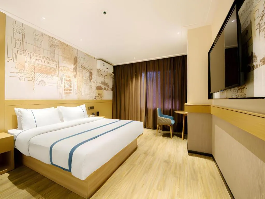 Bed in City Comfort Inn Guilin Two Rivers and Four Lakes Sun and Moon Shuangta