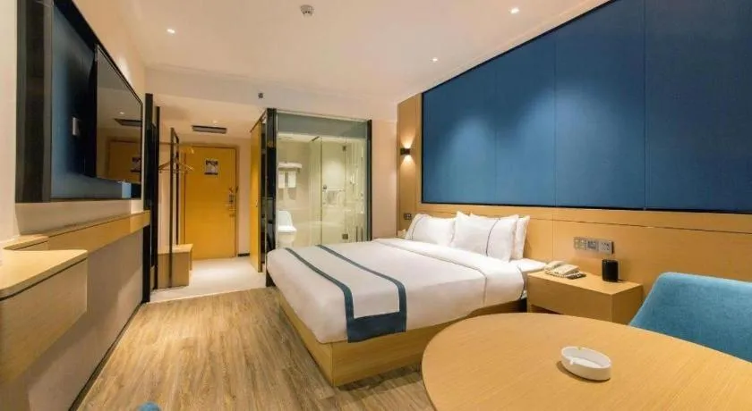 Bed in City Comfort Inn Guilin Two Rivers and Four Lakes Sun and Moon Shuangta
