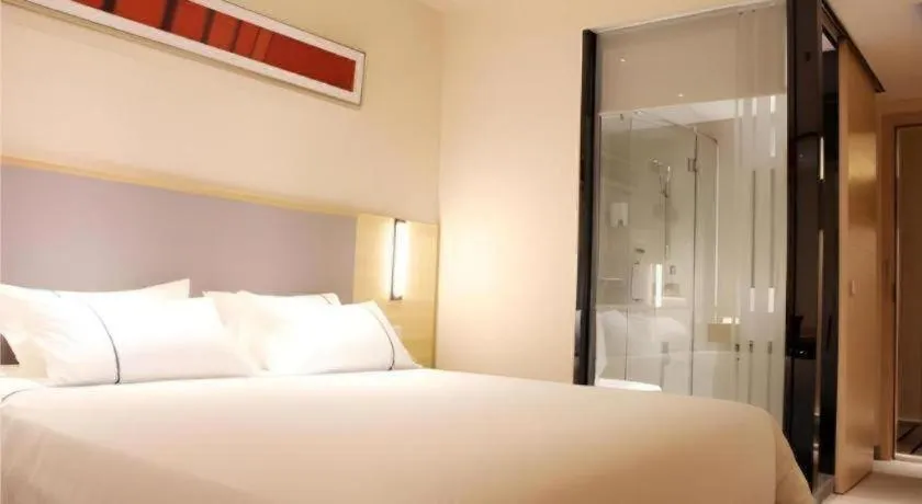 Bed in City Comfort Inn Zhuhai University Town Tangjiawan Plaza