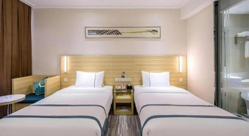 Bed in City Comfort Inn Zhuhai University Town Tangjiawan Plaza