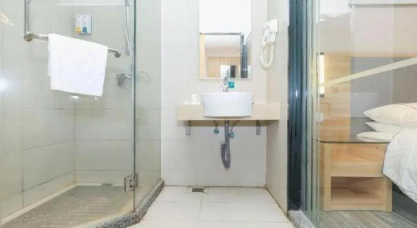 Bed in City Comfort Inn Zhuhai University Town Tangjiawan Plaza