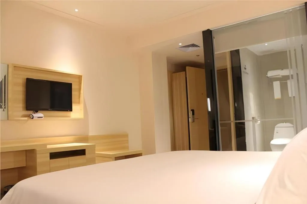 Bed in City Comfort Inn Zhuhai University Town Tangjiawan Plaza