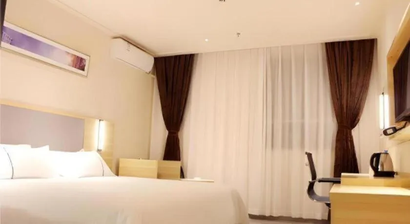 Bed in City Comfort Inn Zhuhai University Town Tangjiawan Plaza