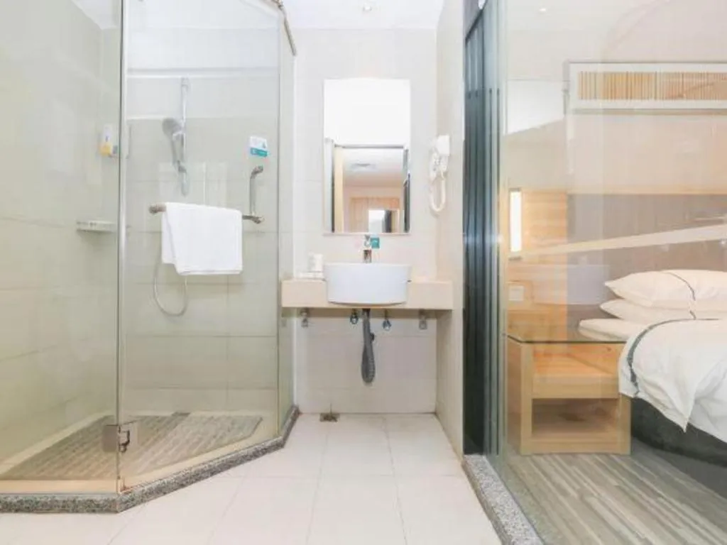 Bed in City Comfort Inn Zhuhai University Town Tangjiawan Plaza