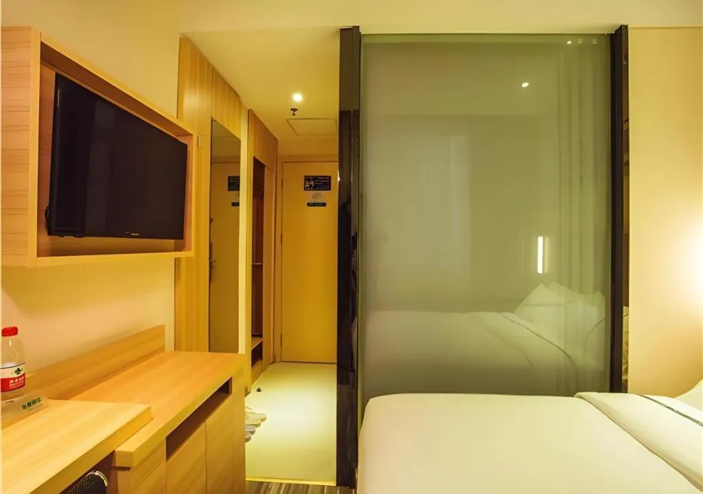 Bed in City Comfort Inn Wuzhou Bus Station