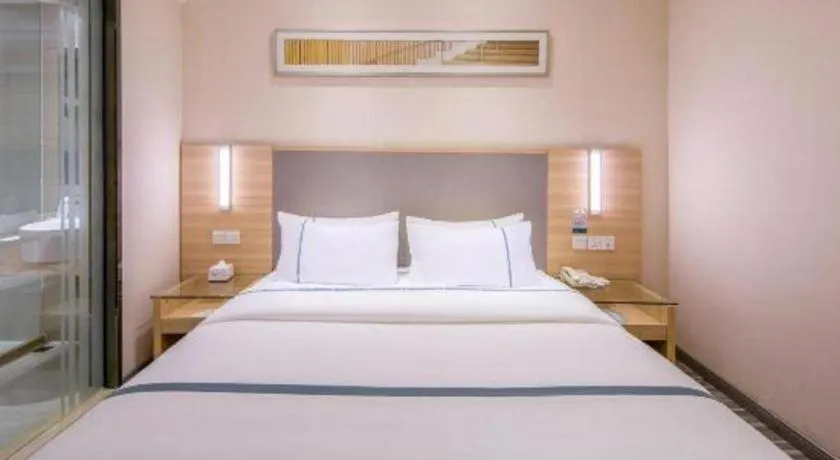 Bed in City Comfort Inn Wuzhou Bus Station