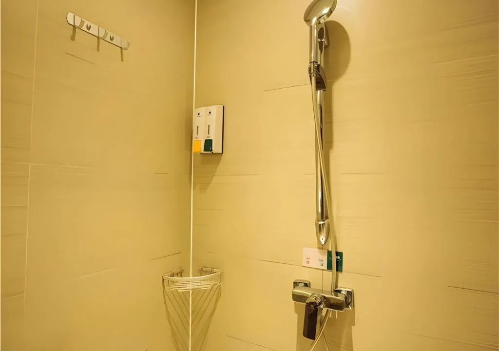 City Comfort Inn Wuzhou Bus Station