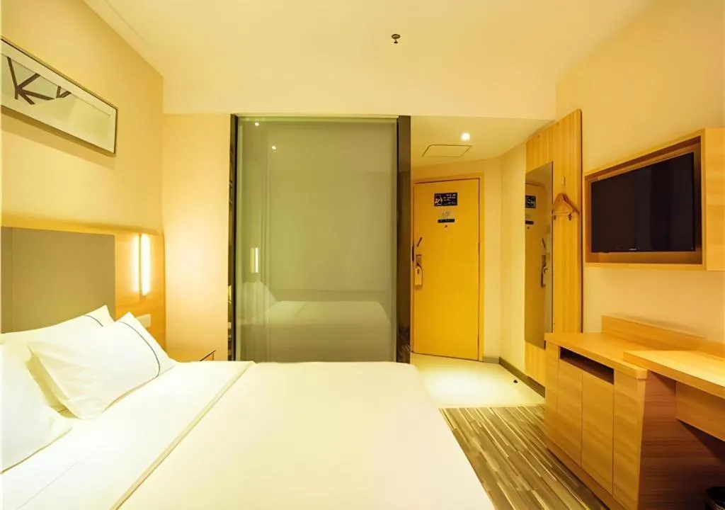 Bed in City Comfort Inn Wuzhou Bus Station