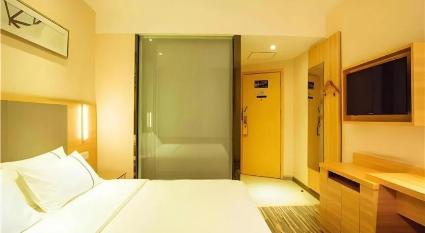 Bed in City Comfort Inn Wuzhou Bus Station