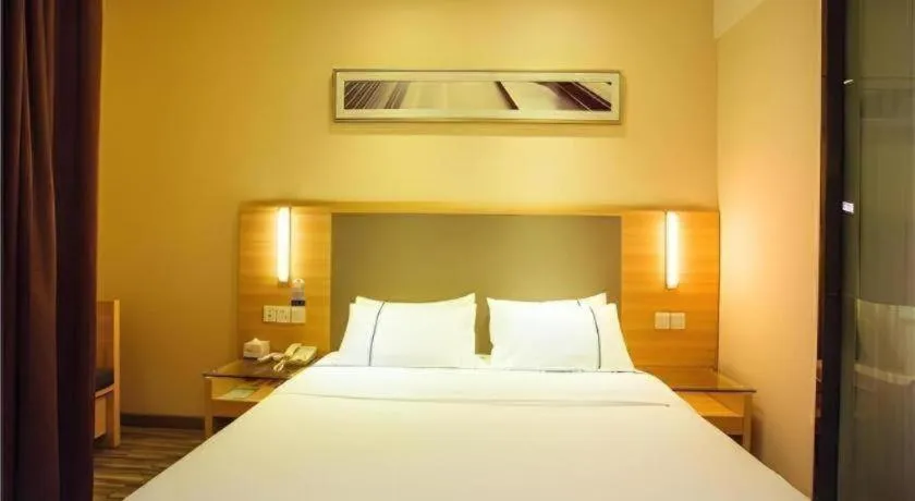 Bed in City Comfort Inn Wuzhou Bus Station