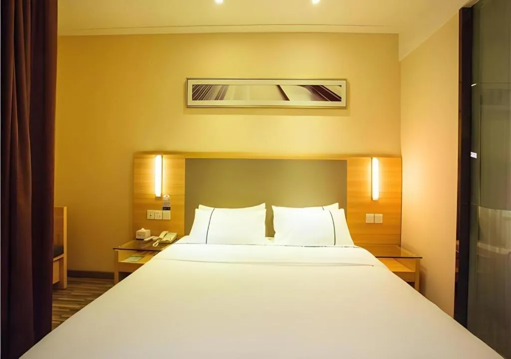 Bed in City Comfort Inn Wuzhou Bus Station