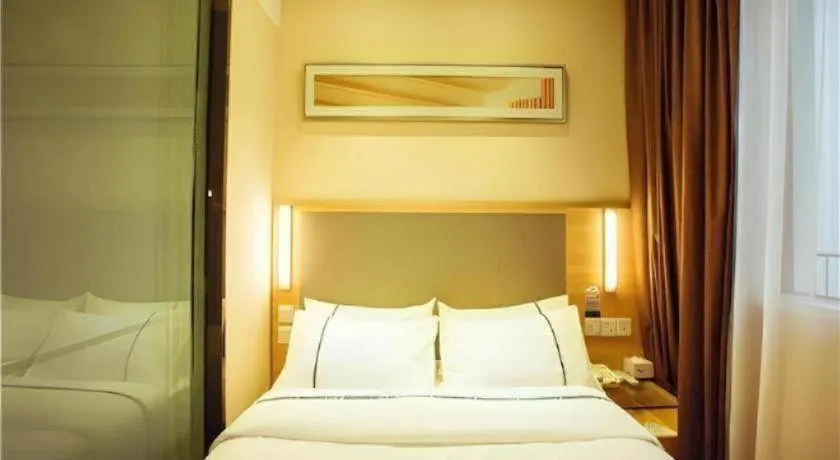 Bed in City Comfort Inn Wuzhou Bus Station