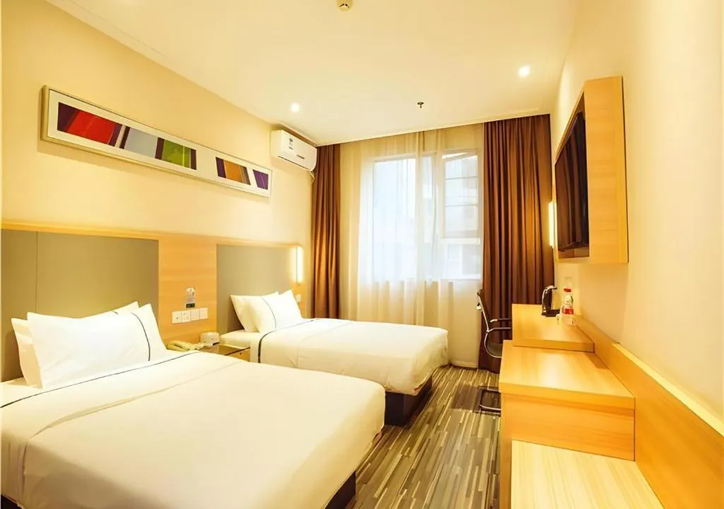 Bed in City Comfort Inn Wuzhou Bus Station