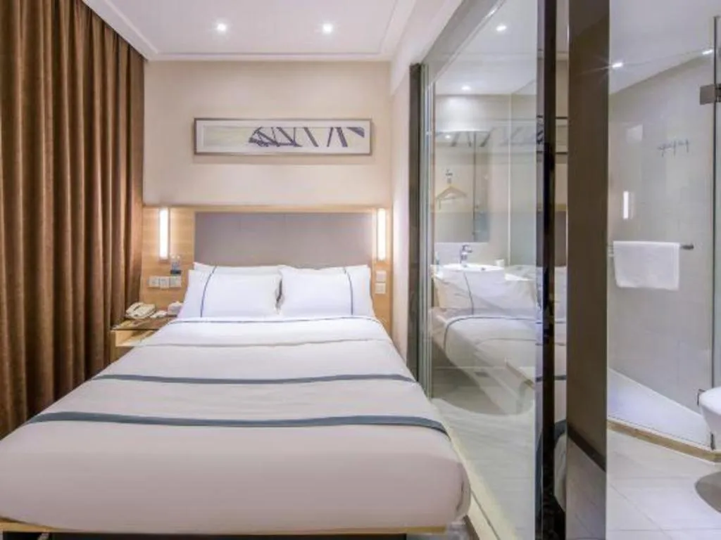 Bed in City Comfort Inn Wuzhou Bus Station